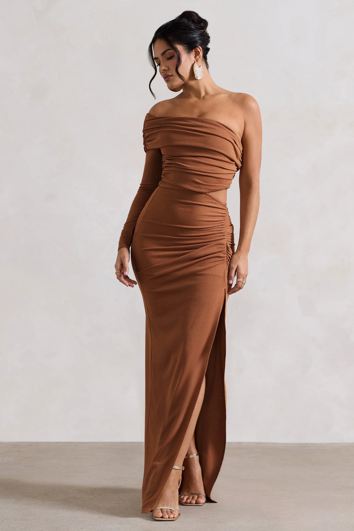 Ecuador | Camel Crinkle Asymmetric One-Sleeve Cut-Out Maxi Dress