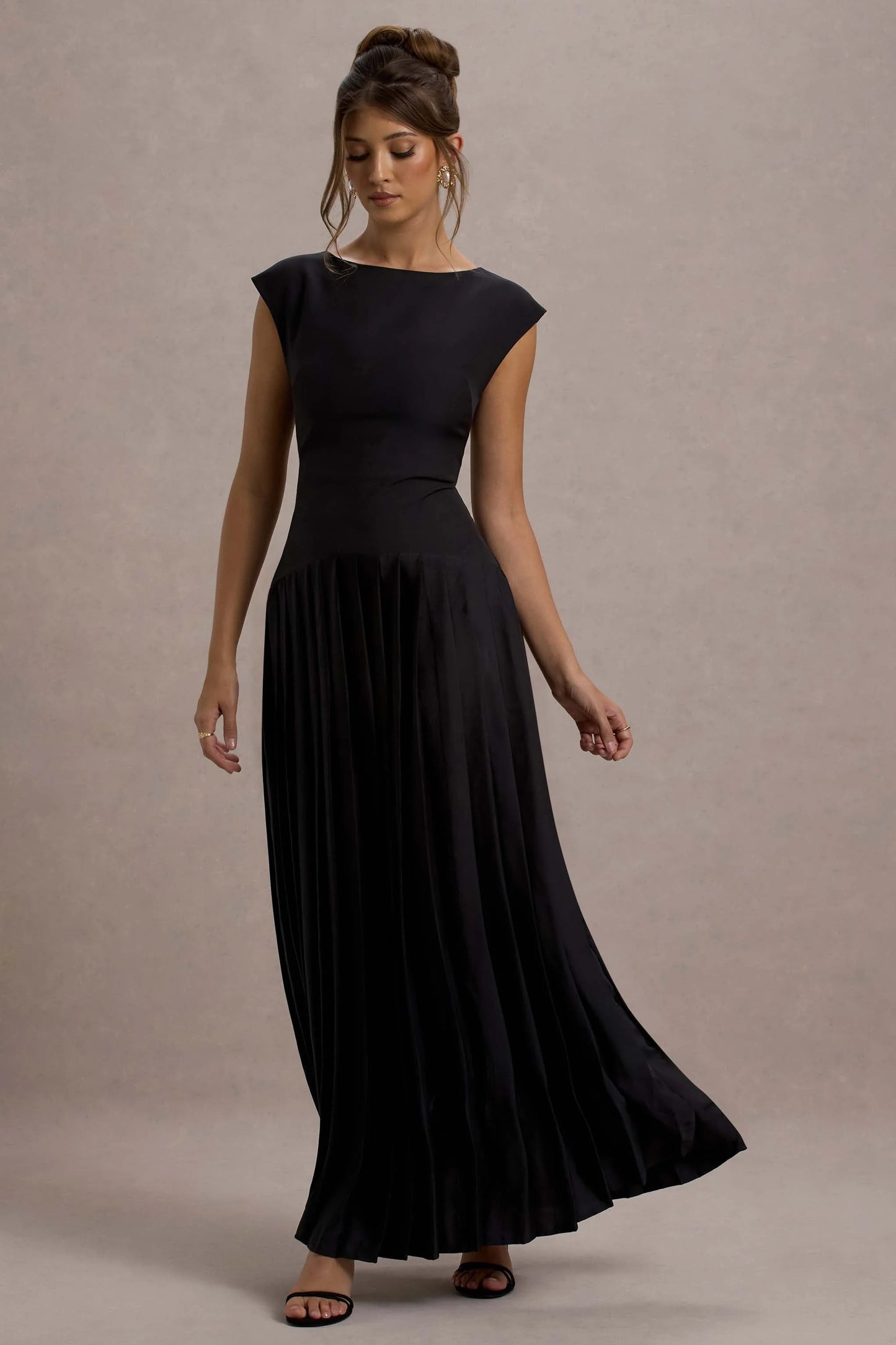 Arna | Black Boat-Neck Pleated Maxi Dress