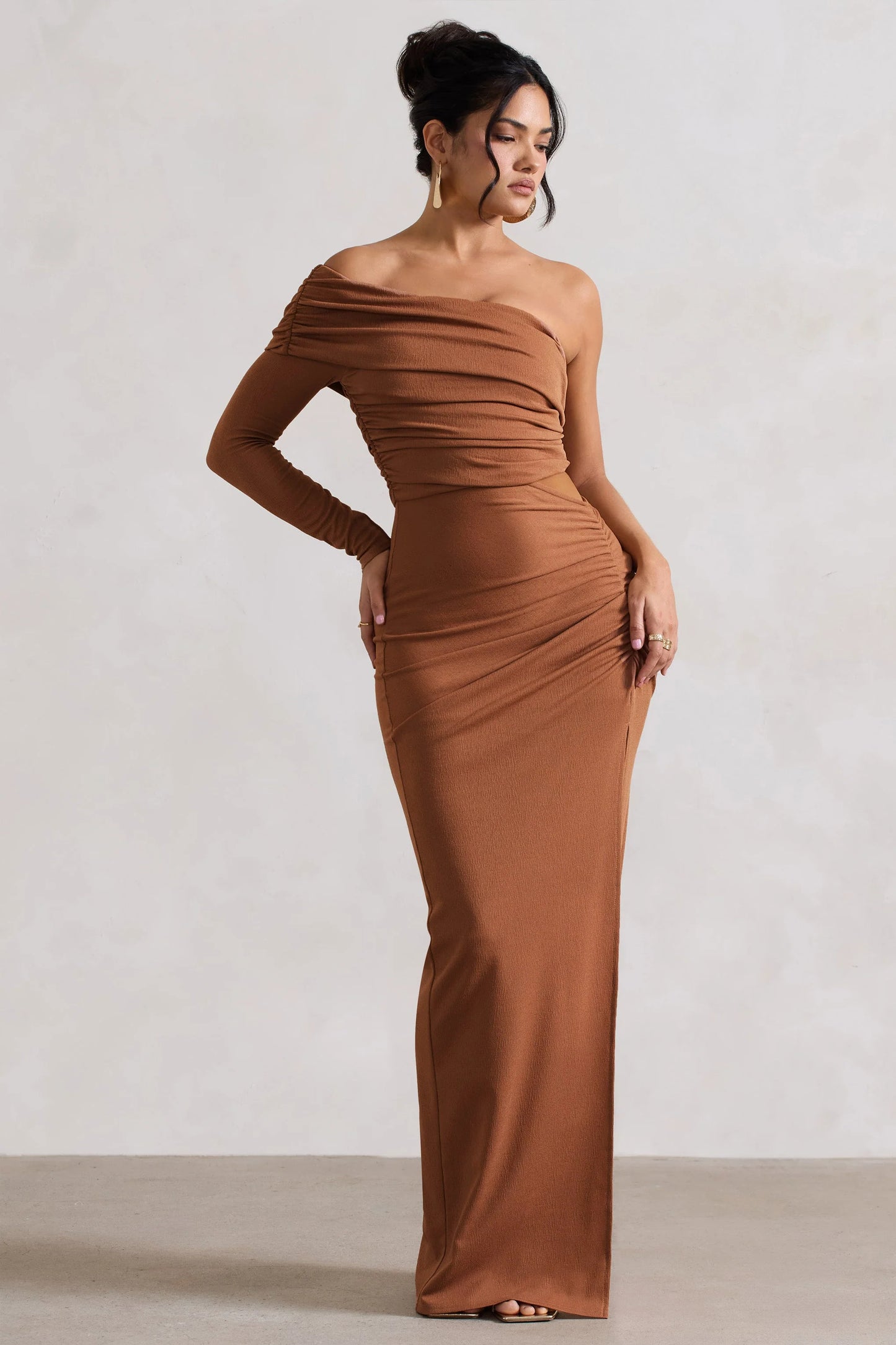 Ecuador | Camel Crinkle Asymmetric One-Sleeve Cut-Out Maxi Dress