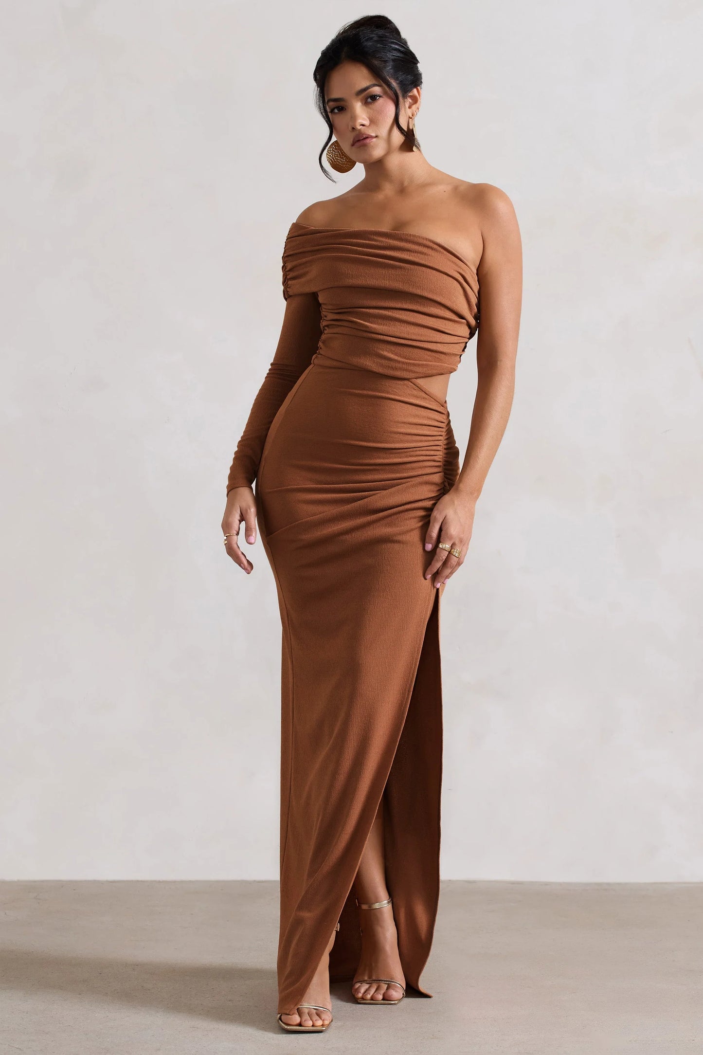 Ecuador | Camel Crinkle Asymmetric One-Sleeve Cut-Out Maxi Dress